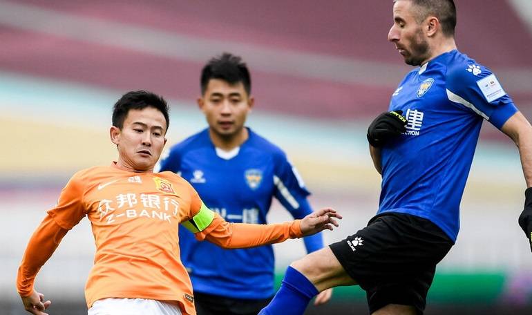 半岛体育-21岁中国香港球员仅两天遭解约中甲俱乐部考虑因辱骂中国球迷的简单介绍