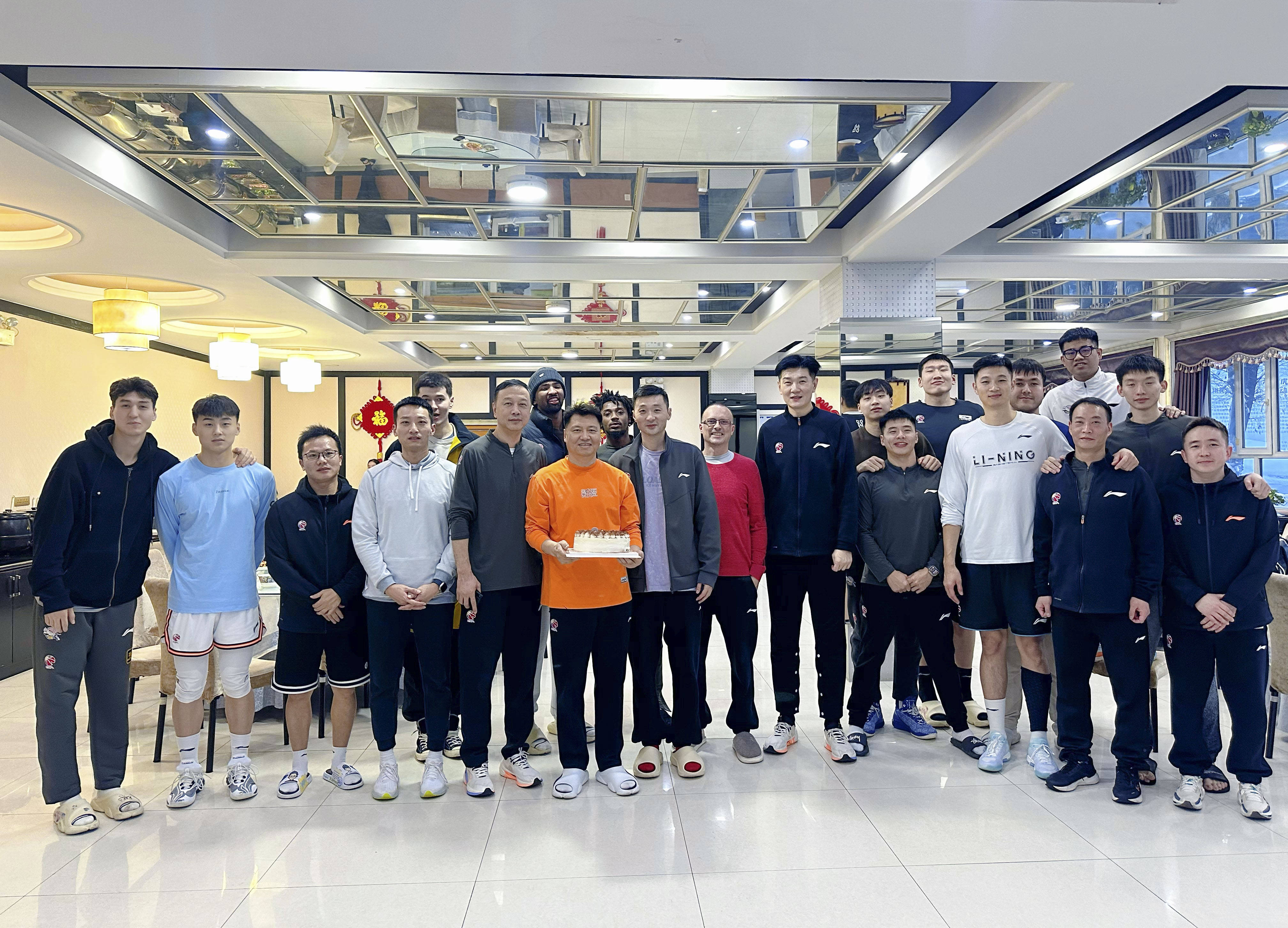 四世同堂共观赛新疆乡村篮球这样玩(这个乡村篮球总决赛开赛)