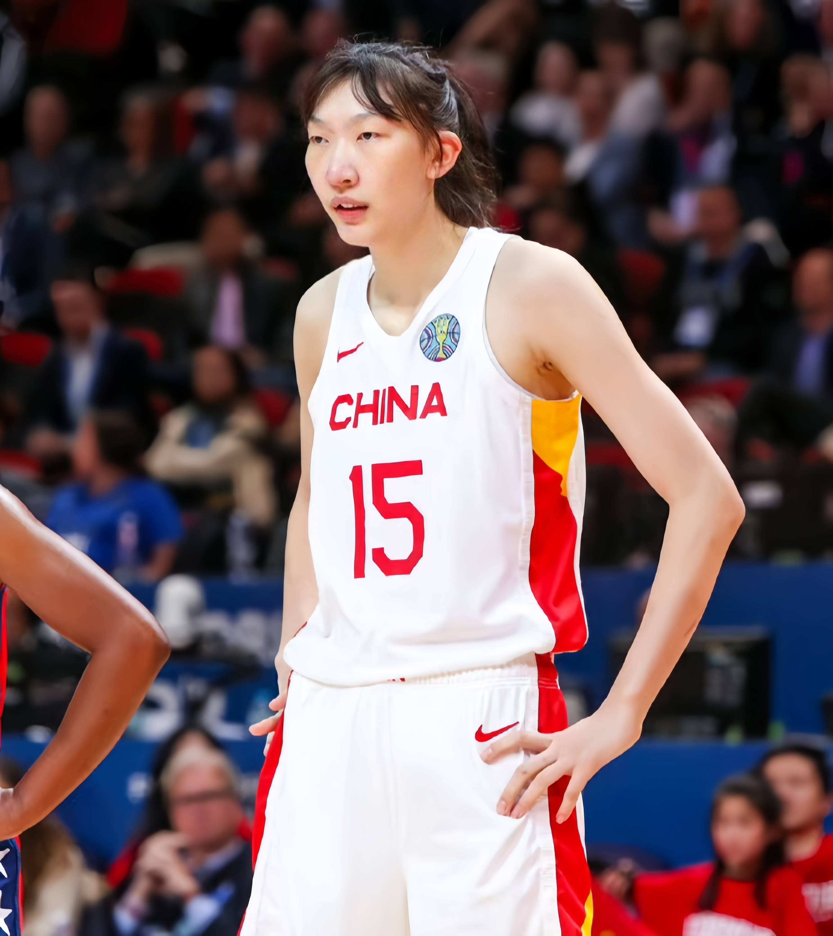 半岛体育-女篮篮板大幅领先很正常，罚球25中12有点说不(女篮罚球绝杀)